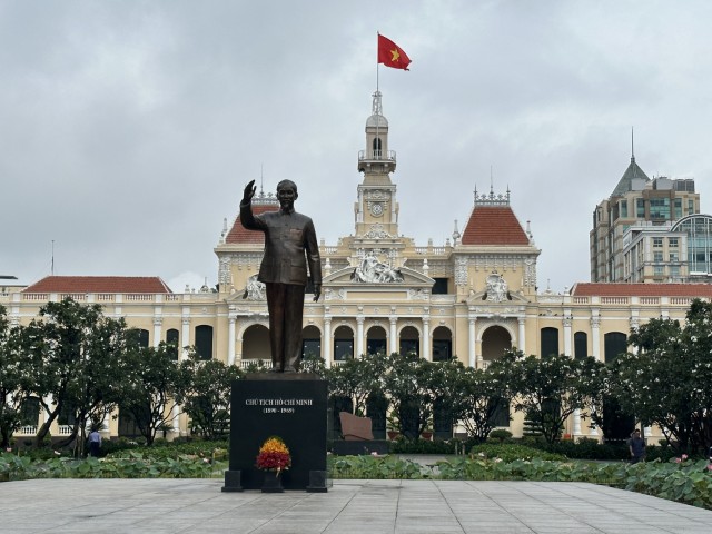 ホーチミン像